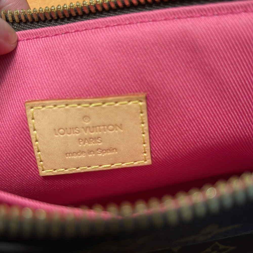 LOUIS VUITTON
Monogram Lorette - Picture 5 of 8